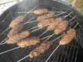 Grillade cevapcici på spett, perfekt för en somrig grillkväll. Detta cevapi recept är enkelt och gott!
