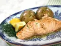 Lax i ugn, perfekt tillagad med citron och dill. Serveras med kokt potatis.