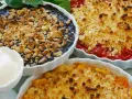 Tre härliga smulpajer: blåbär, jordgubb och persika. Perfekt för ett somrigt smulpaj recept.