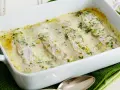 Fiskfiléer i krämig sås med örter, ett enkelt och gott fisk recept.