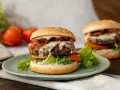 Saftig hamburgare i airfryer, perfekt tillagad med ost och bacon. En läcker måltid som är enkel att göra hemma.