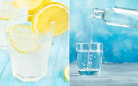 Frisk sodavatten till drinkar, med citron och is, hälls upp i ett glas.
