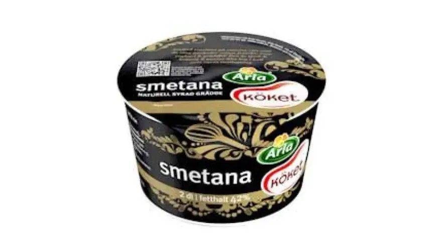Arla Smetana, en syrad grädde med 42% fetthalt, perfekt för matlagning där smetana vs creme fraiche spelar roll för den rika smaken.