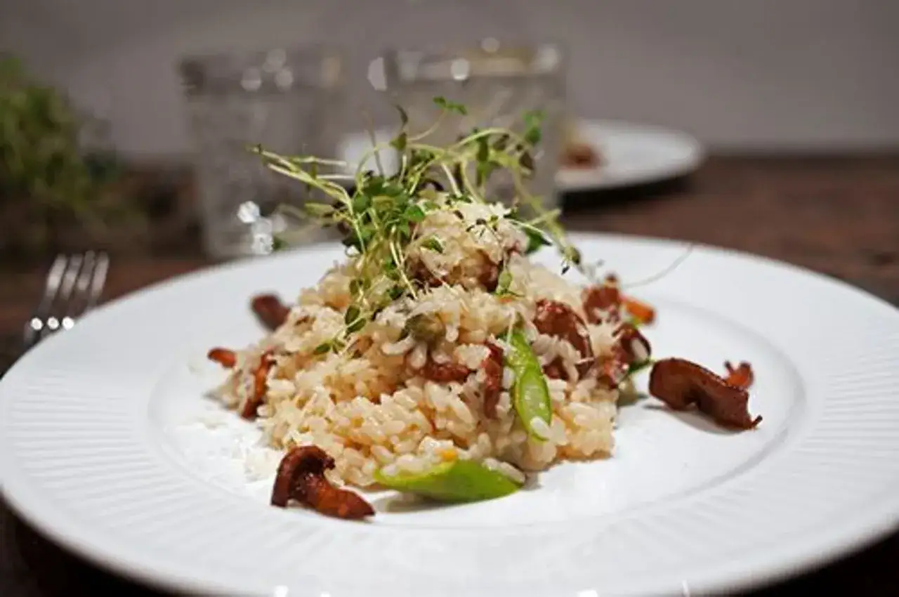 En kr&auml;mig risotto med kantareller, toppad med f&auml;rska &ouml;rter och parmesan. En h&auml;rlig h&ouml;stfavorit.